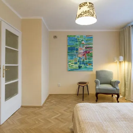 Artistic For Bookworms In Center Apartamento